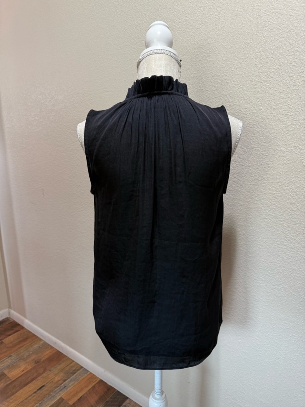 Banana Republic Black Sleeveless Ruffle-Neck Button Front Blouse - Size Small - Picture 4 of 13